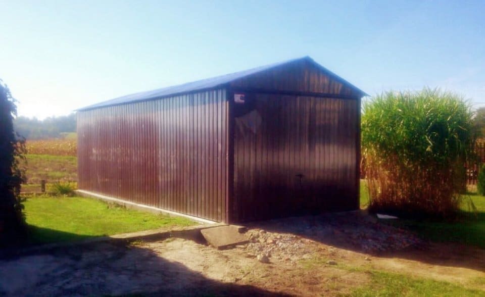 Plechová montovaná garáž 3×6 - hnědá
