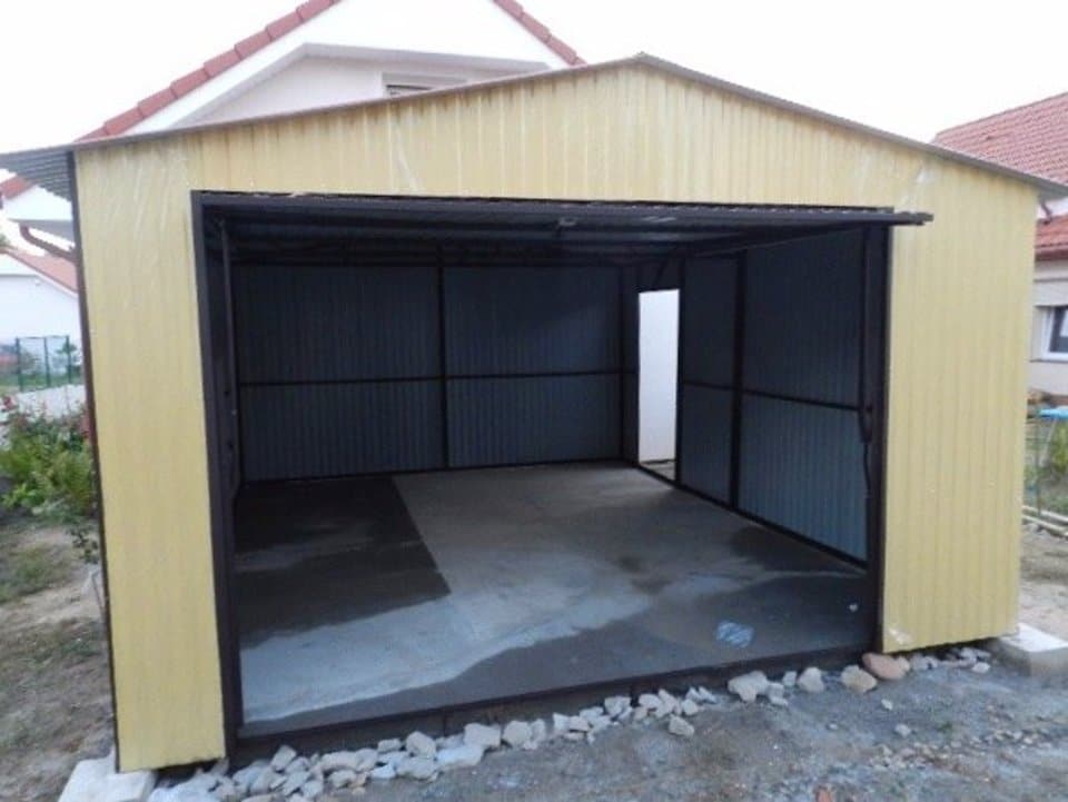 Plechová montovaná garáž 4,5×5 - béžová