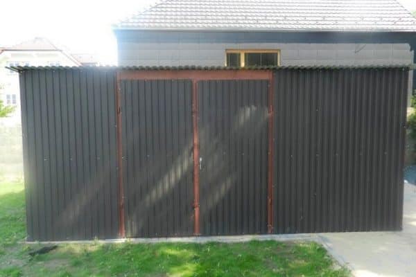 Plechová montovaná garáž 5×3 - hnědá
