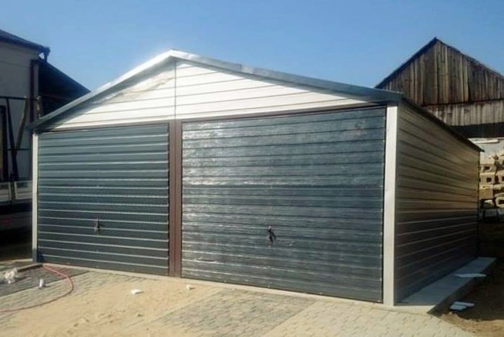 Plechová montovaná garáž 6×6 - šedá/modrá