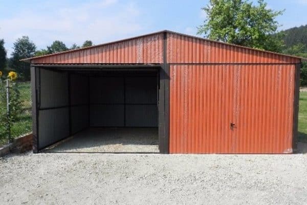 Plechová montovaná garáž 6×6 - hnědá