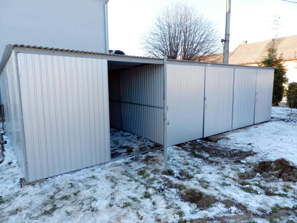 Plechová garáž 9x5 m - bílý hliník