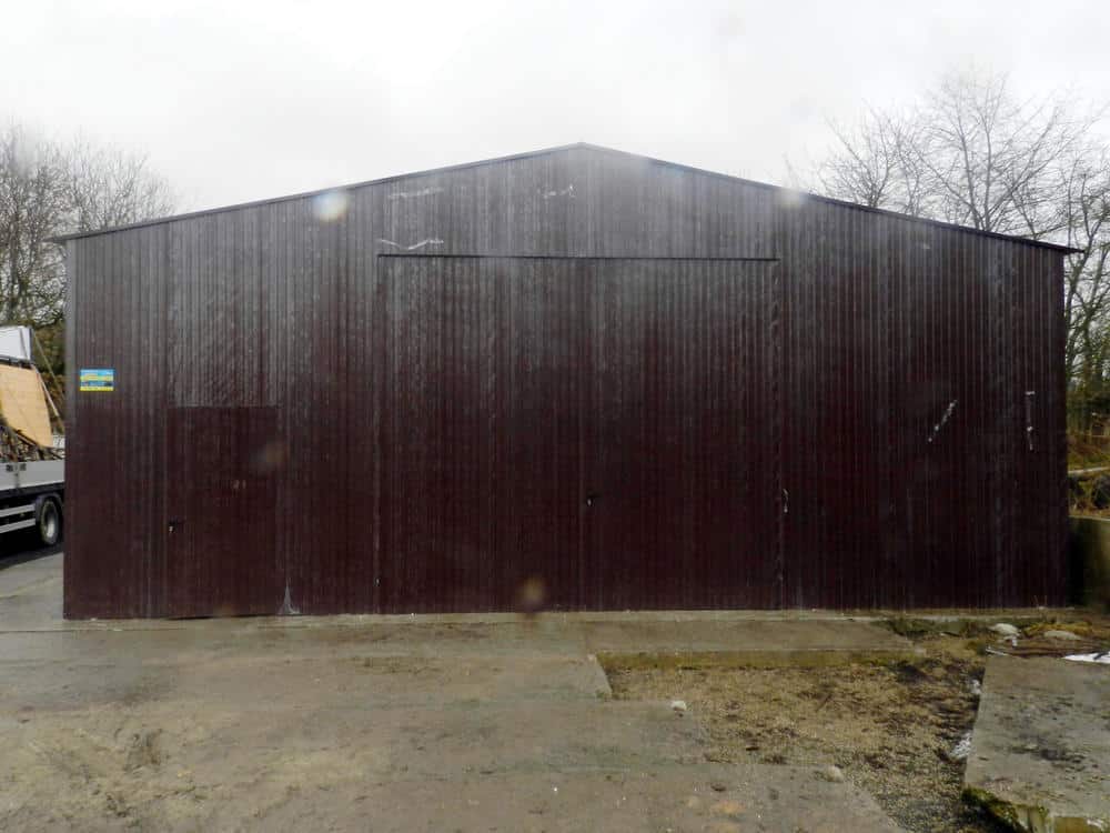 Vorgefertigte Stahlhalle 10×18 m - braun