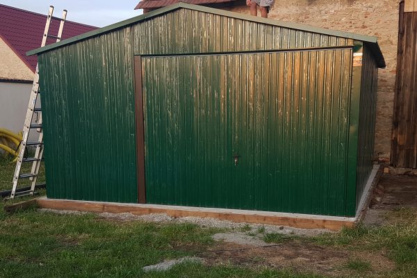 Plechová garáž 5x5 m - tmavo zelená