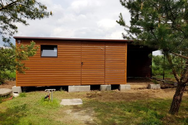 Gartenhaus 5×3m - goldene Eiche + zusätzliche Überdachung