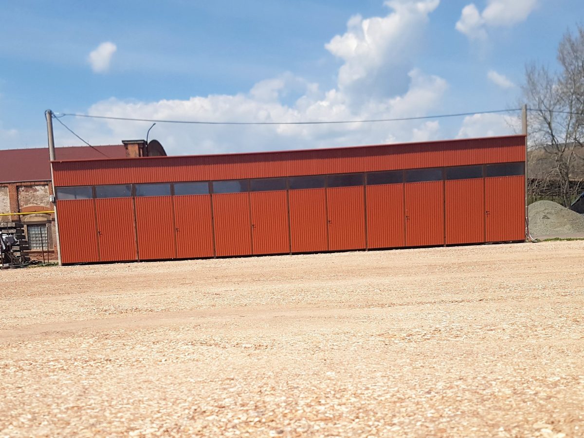 Vorgefertigte Stahlhalle 17,5×7m – Hellbraun matt